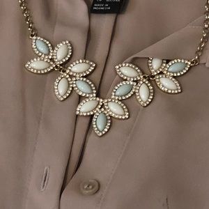 🌟LC Lauren Conrad🌟 statement necklace